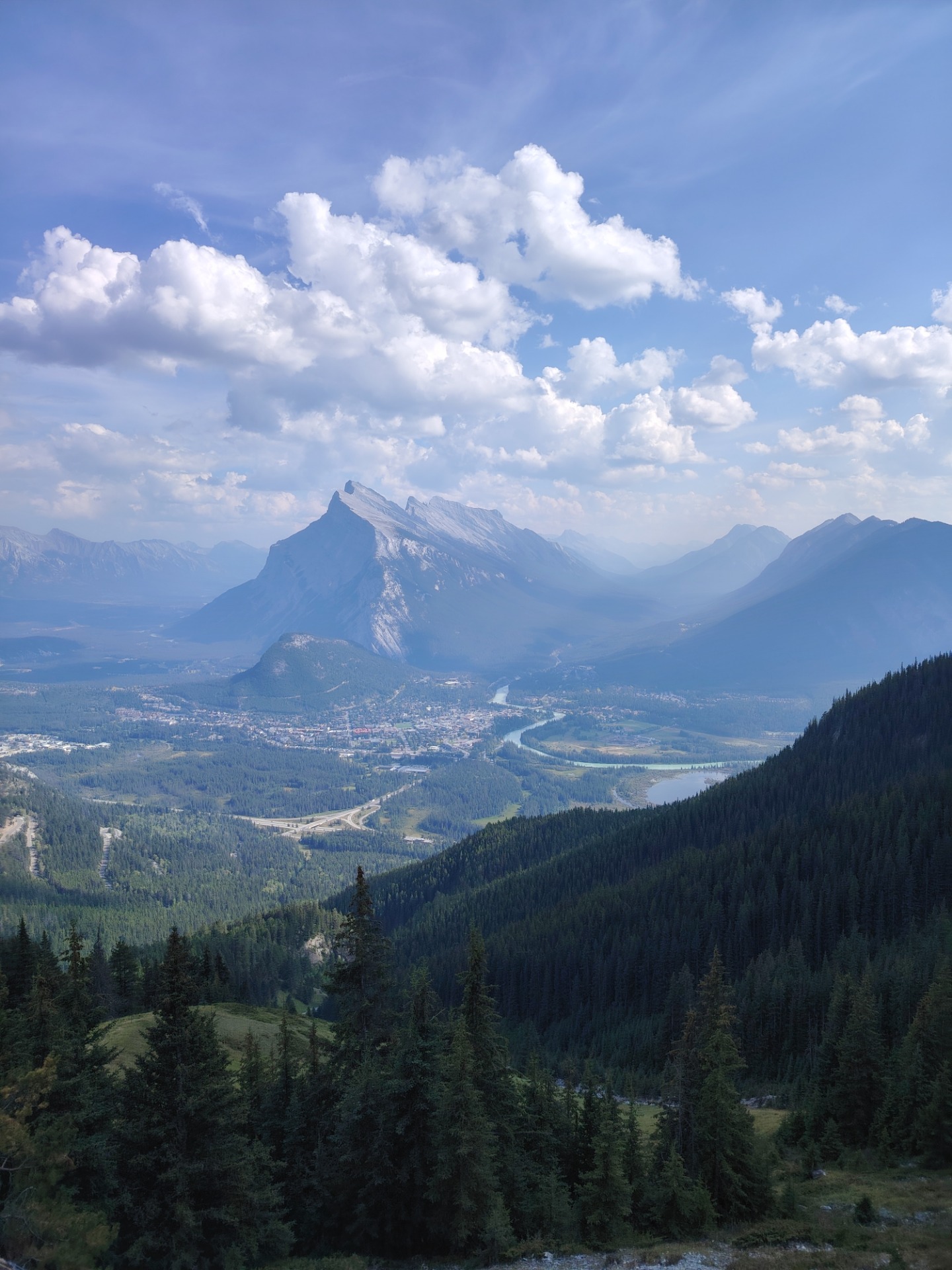 pohled na Mt Rundle a Banff