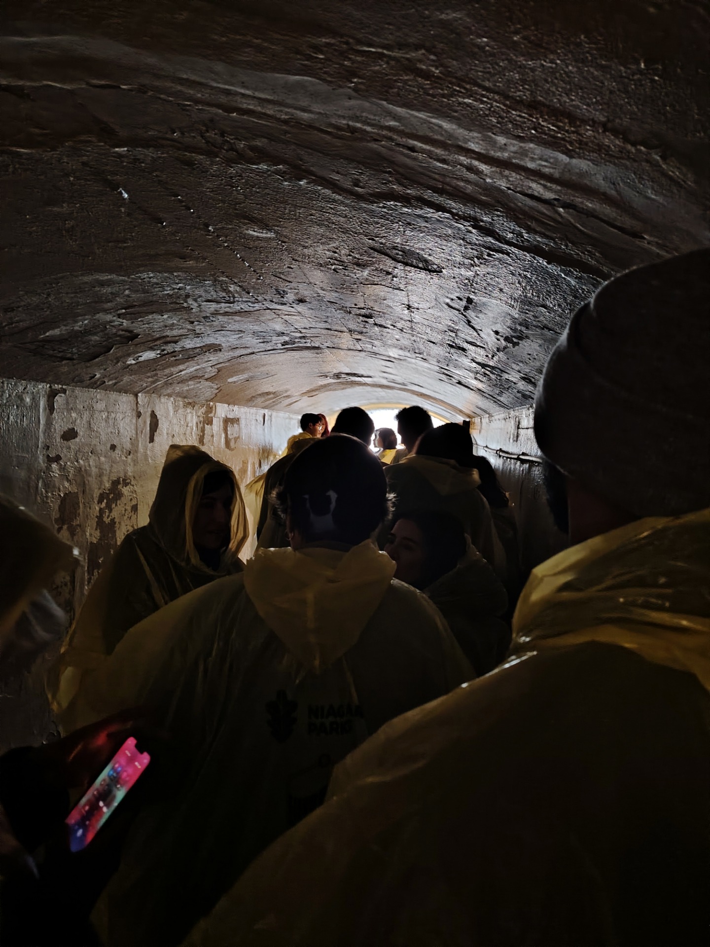 fronta v tunelu pod Niagary na fotku - je tu hrozný hluk 