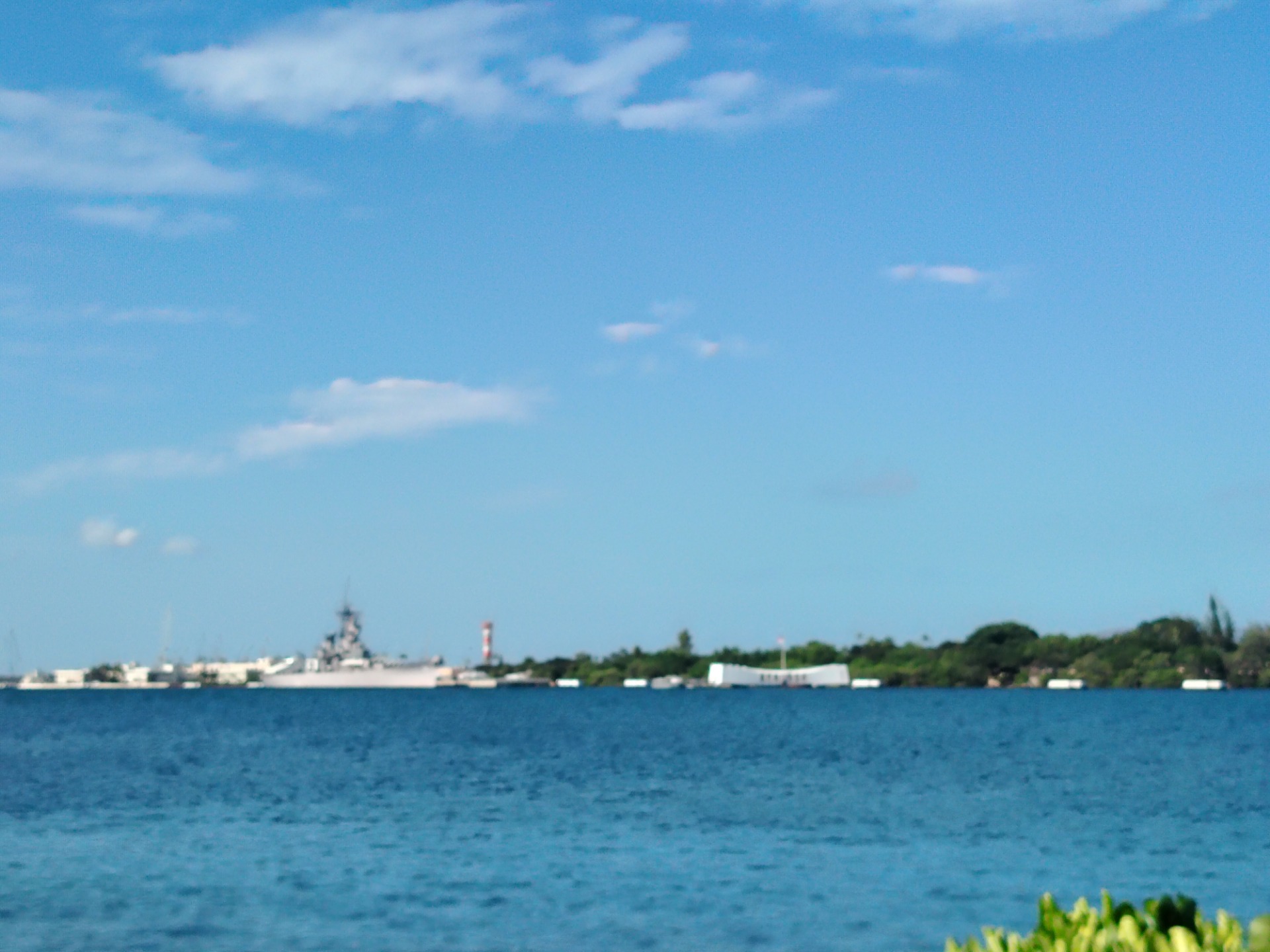 Památník USS Arizona z přístavu